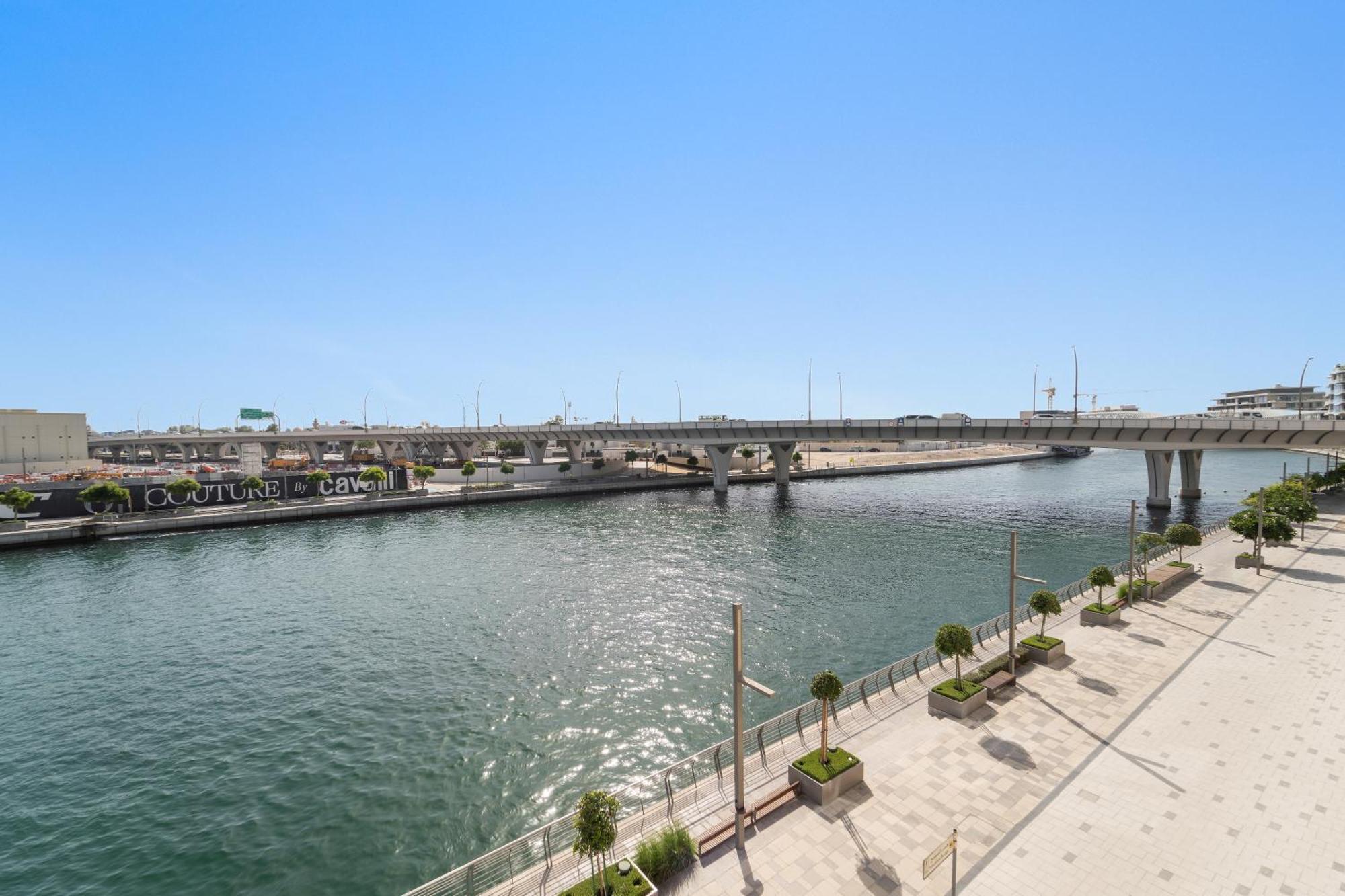 2br Canal Front B3, Canal Views Apartment *
