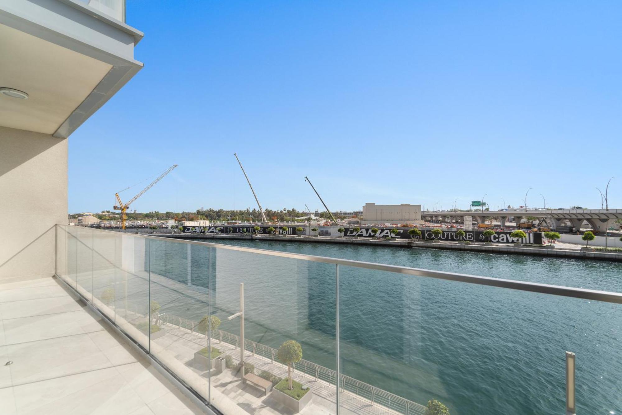 2br Canal Front B3, Canal Views Apartment