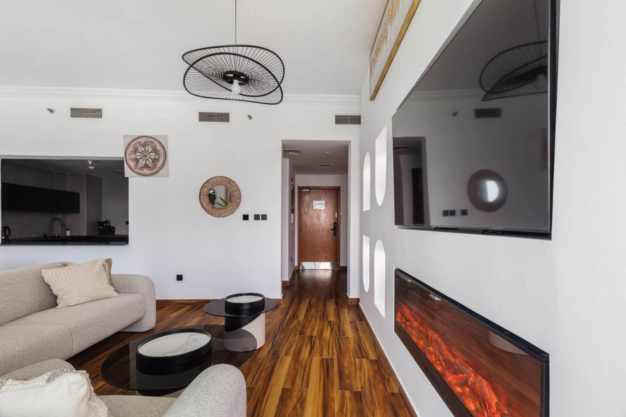 Luxury Marina View With Jacuzzi, Arcade & Balcony