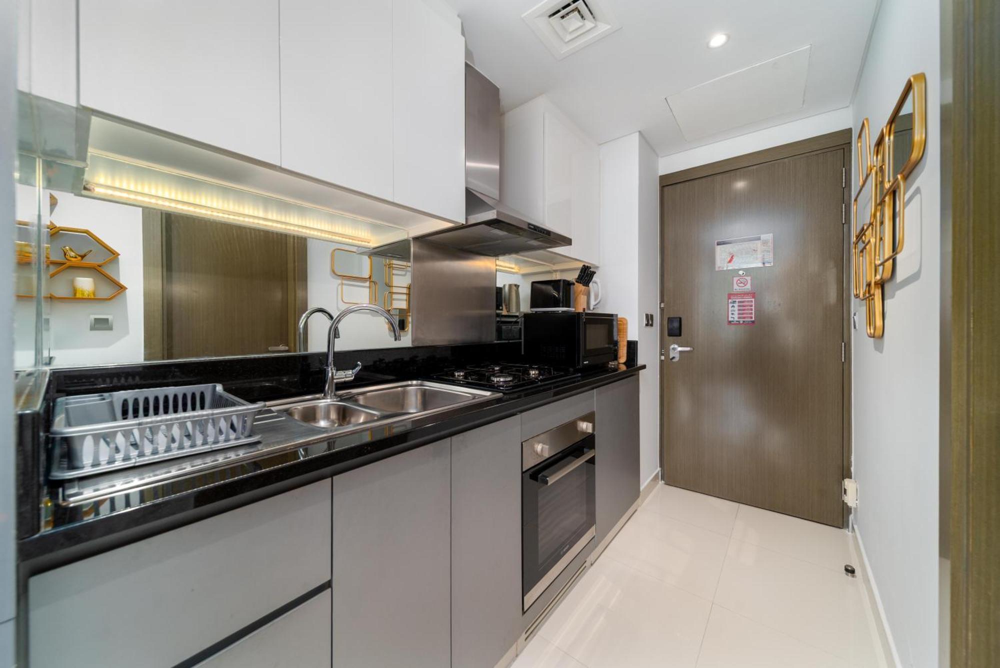 Apartment White Sage - Premium Furnished With Large Balcony