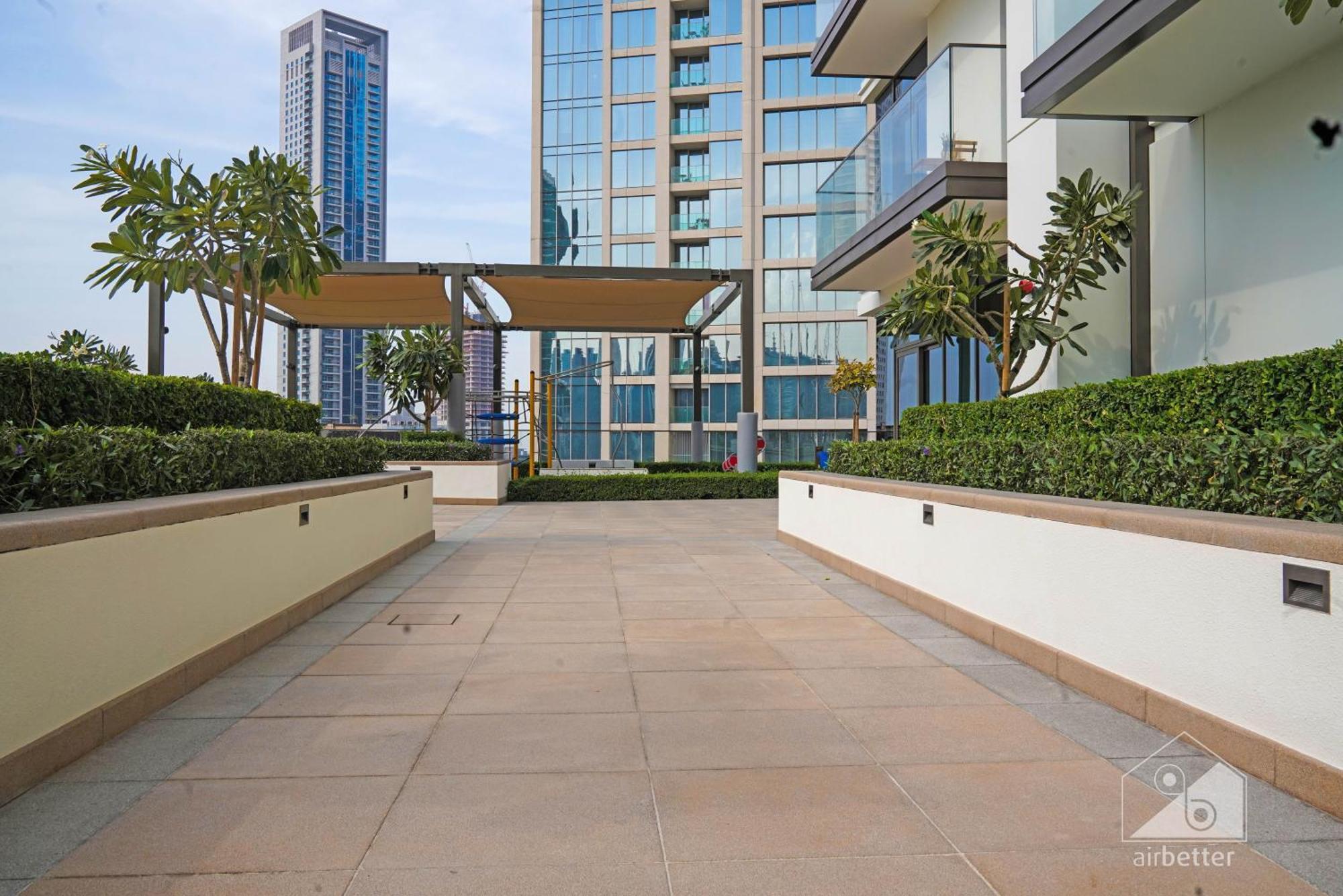 Burj Crown Luxury 2br I Balcony & Panoramic Views Dubai