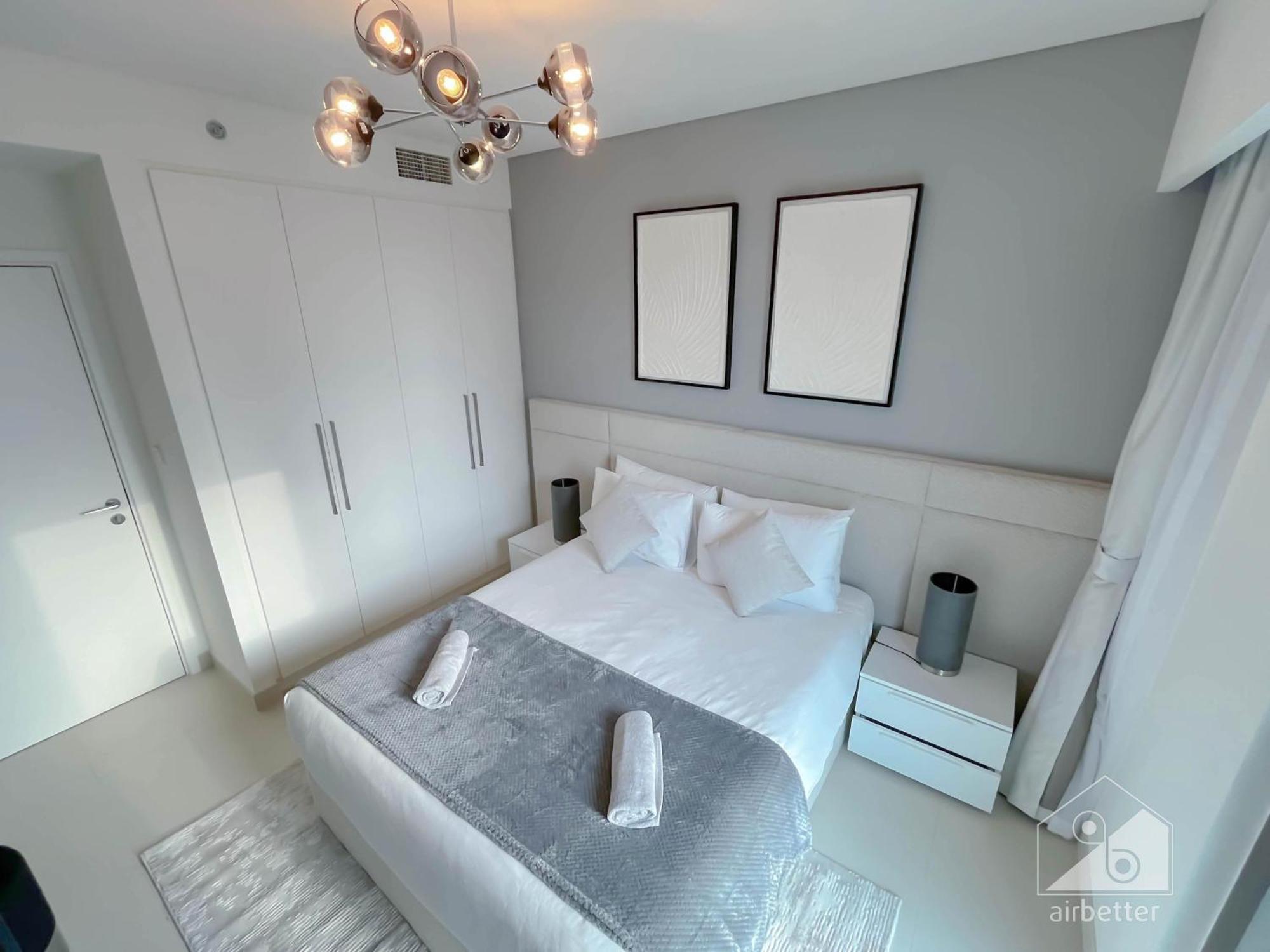 Burj Crown Luxury 2br I Balcony & Panoramic Views