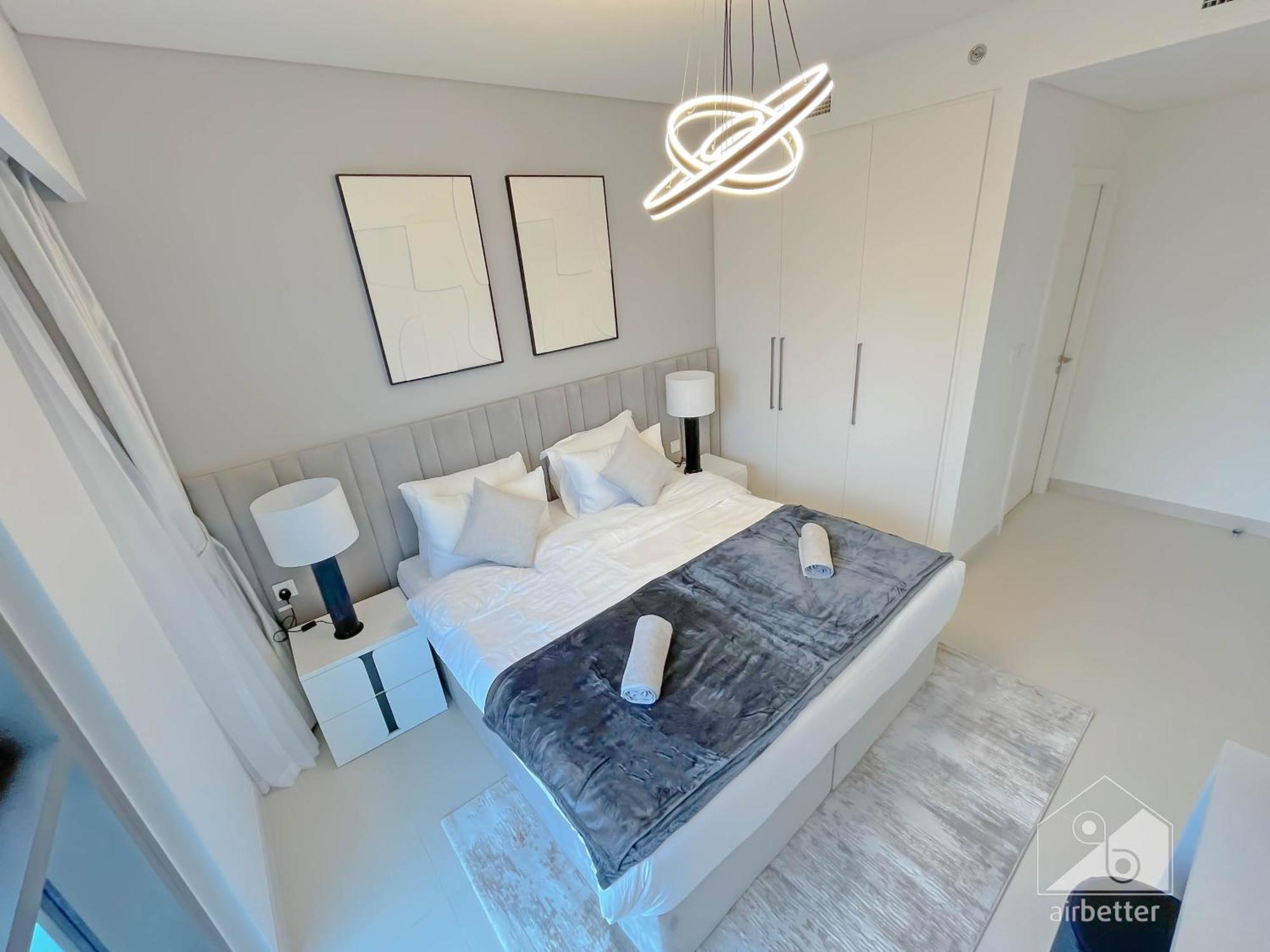 Burj Crown Luxury 2br I Balcony & Panoramic Views * Dubai