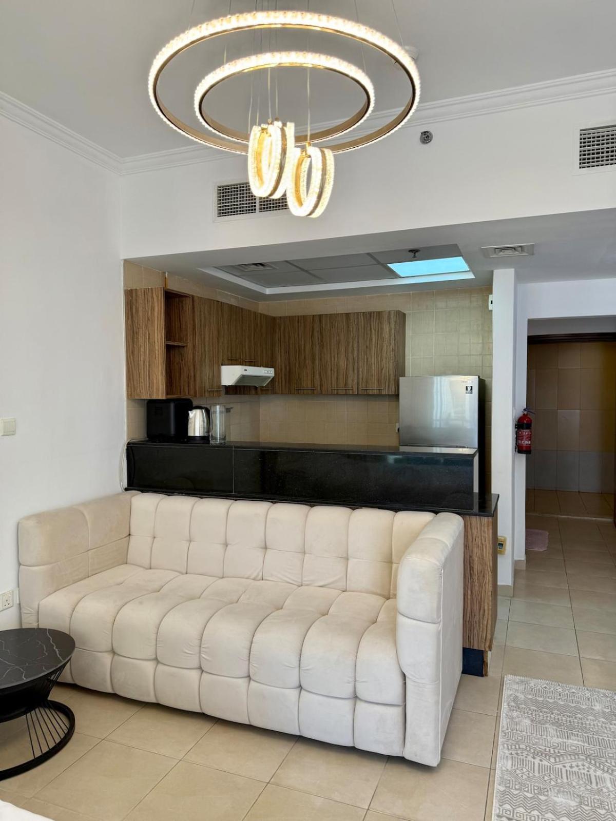 Luxury 1br With Scenic View Near Mall * Dubai