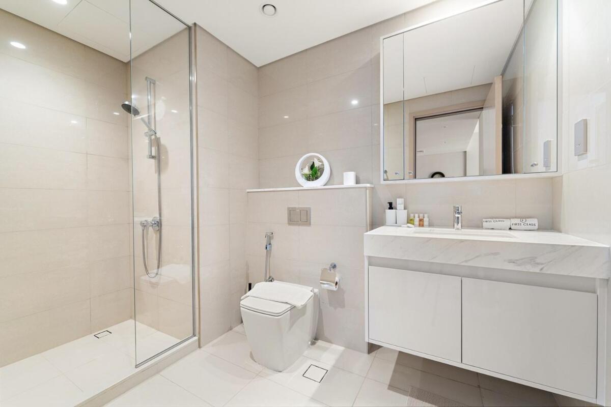 Apartment First Class 1br Iconic Views, Prime Address