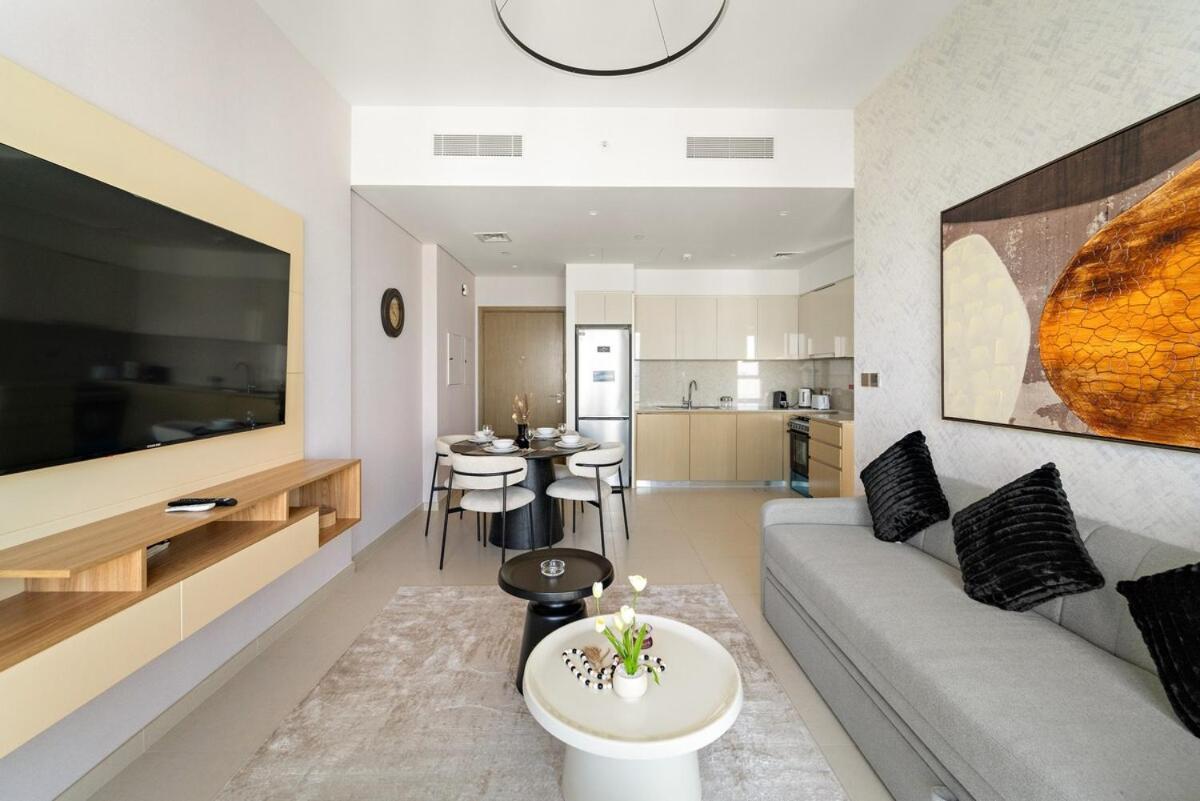 First Class 1br Iconic Views, Prime Address *