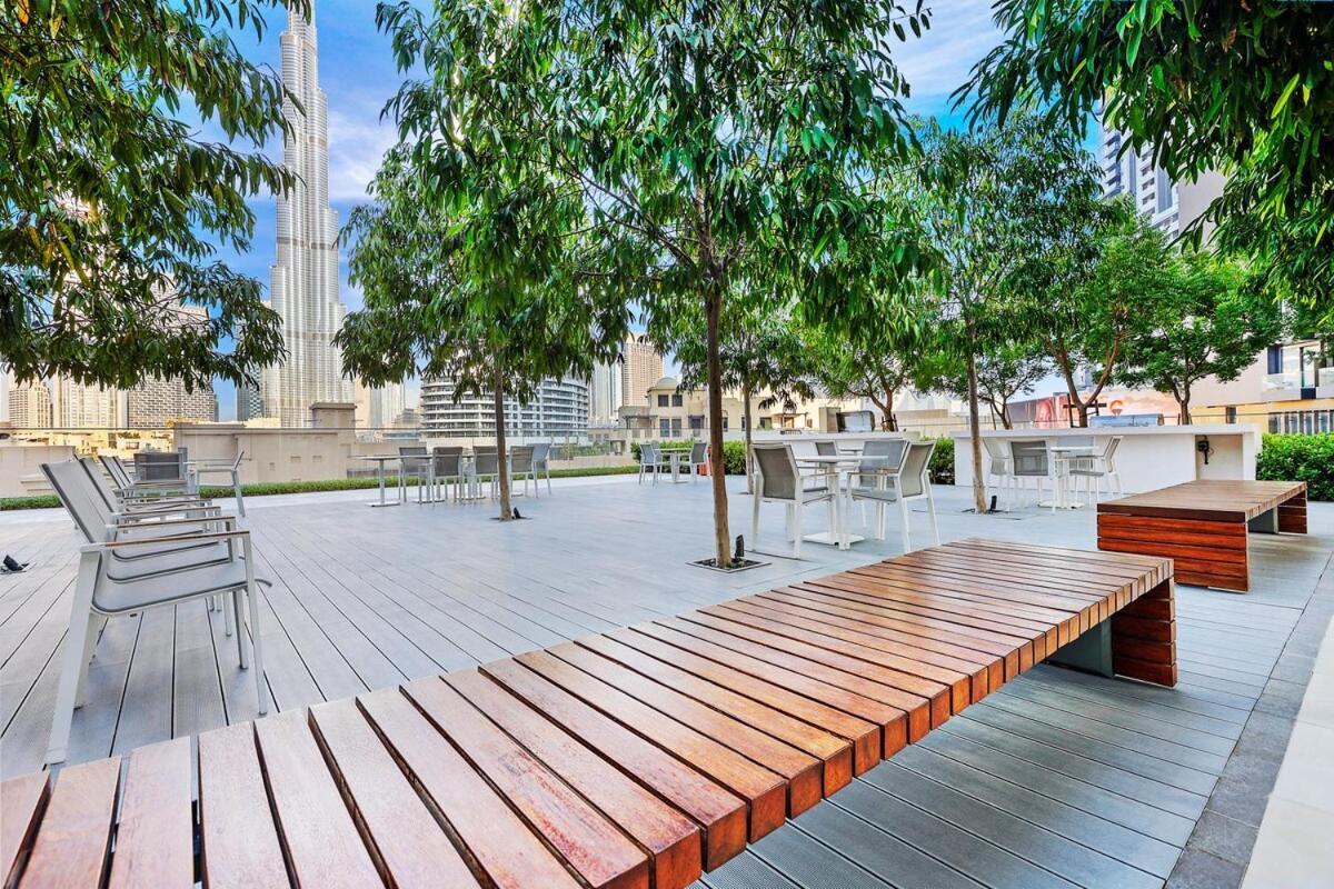 First Class 1br Iconic Views, Prime Address Apartment Dubai