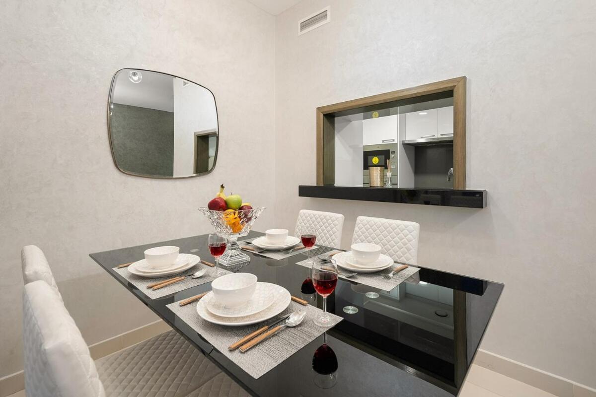 First Class 1br Sleek In The Sky Apartment Dubai