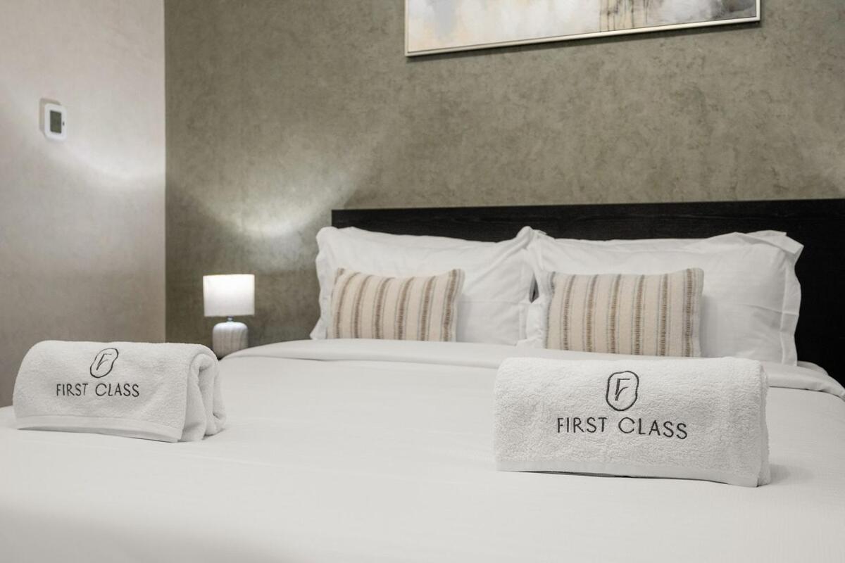 First Class 1br Sleek In The Sky Apartment *