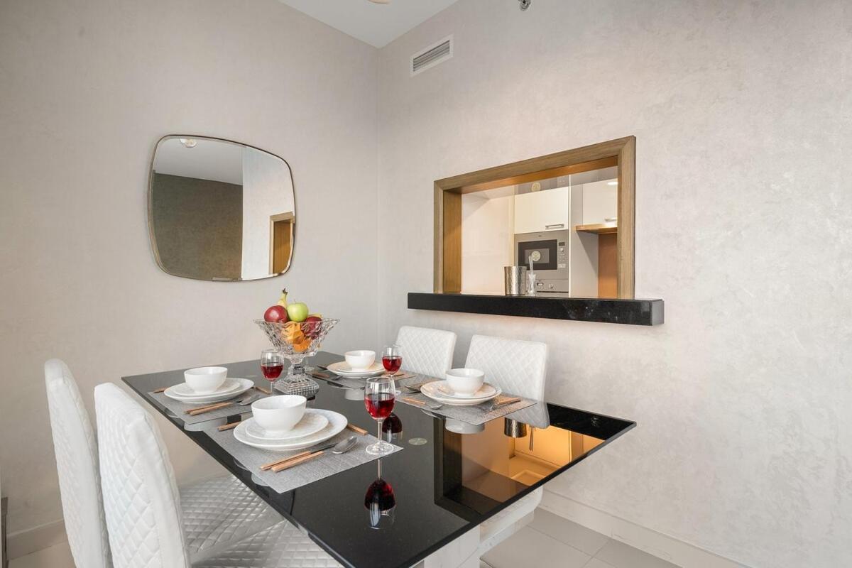 First Class 1br Sleek In The Sky Dubai