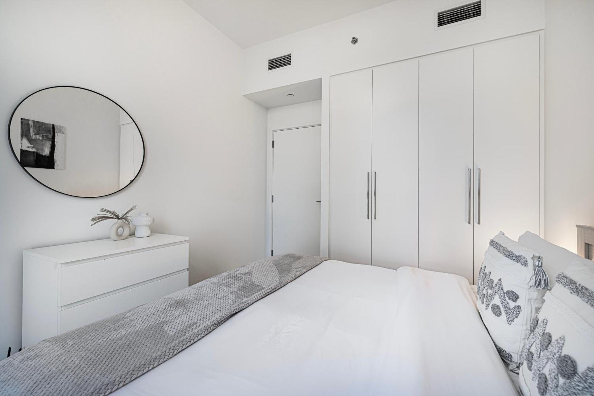 Apartment Burj Crown Luxury 4 Bedroom, Balcony Views, 5 Min To Burj Khalifa