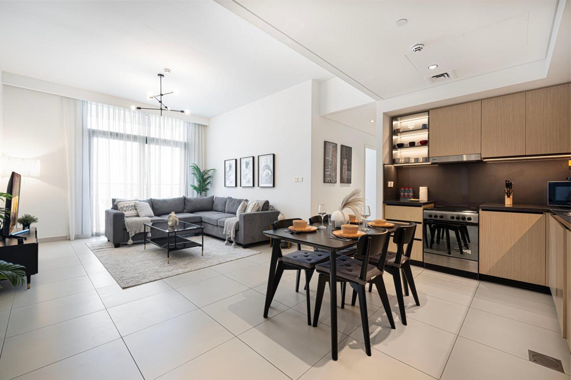 Burj Crown Luxury 4 Bedroom, Balcony Views, 5 Min To Burj Khalifa Apartment