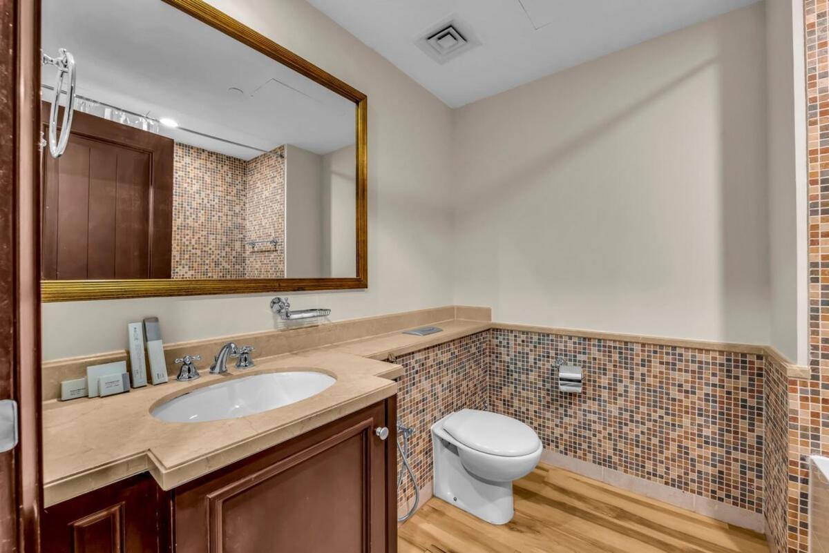Front Burj Khalifa 2br In Old Town Community * Dubai