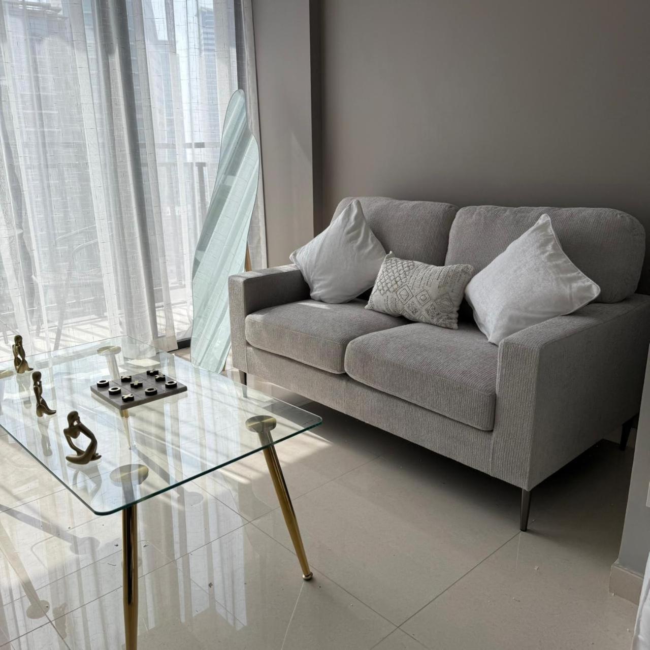 Apartment 1 Bedroom In Zada Minutes To Mall & Burj Khalifa Dubai