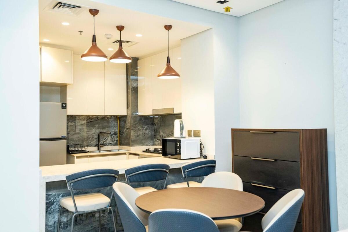 High-rise Comfort 2br In Nobles Tower In Apartment