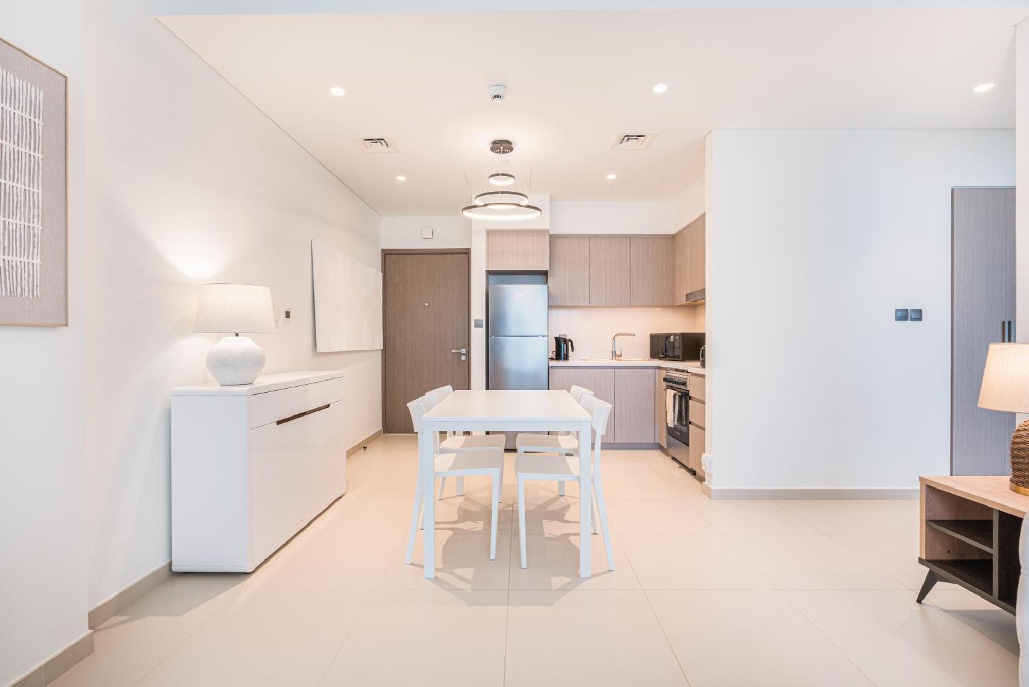 Premium Minutes Away From Burj Khalifa Apartment