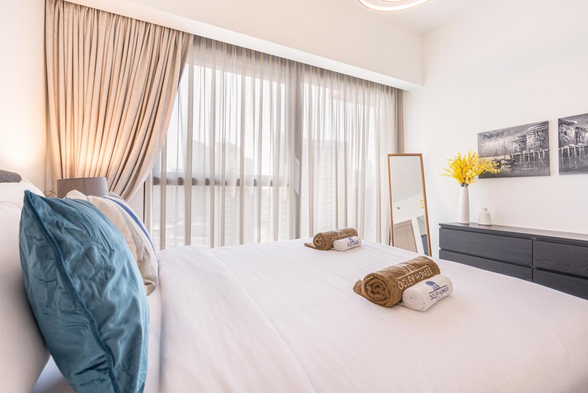 Premium Minutes Away From Burj Khalifa Apartment