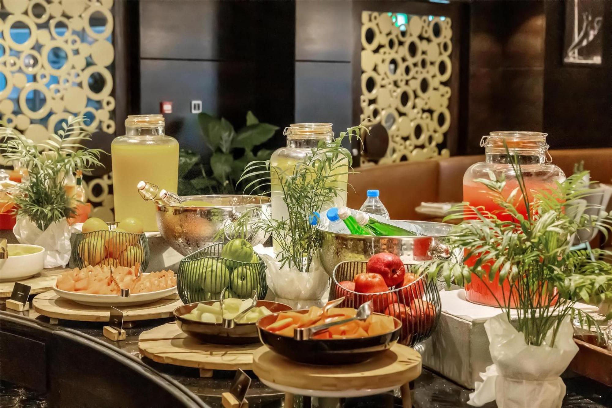 Radisson Blu Hotel, Canal View Hotel 5*