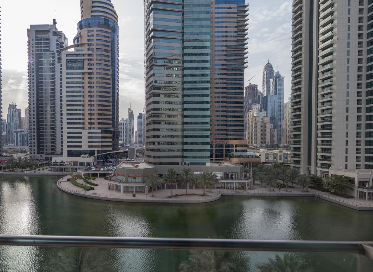 Frank Porter - Goldcrest Views Apartment Dubai